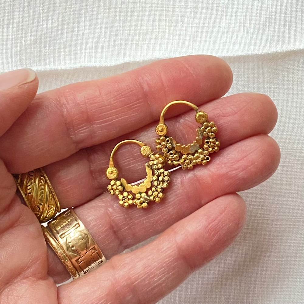 Image of 10K GOLD HOOP EARRINGS A