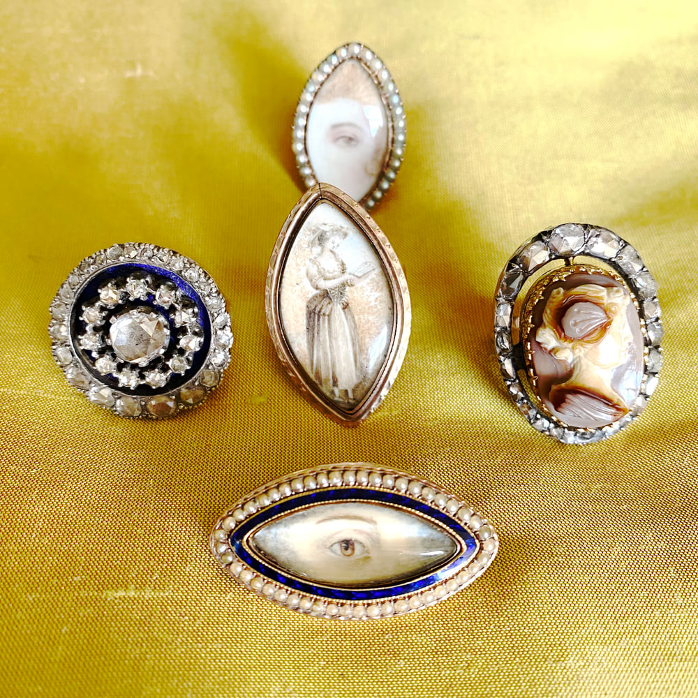Image of LADY CAMEO RING