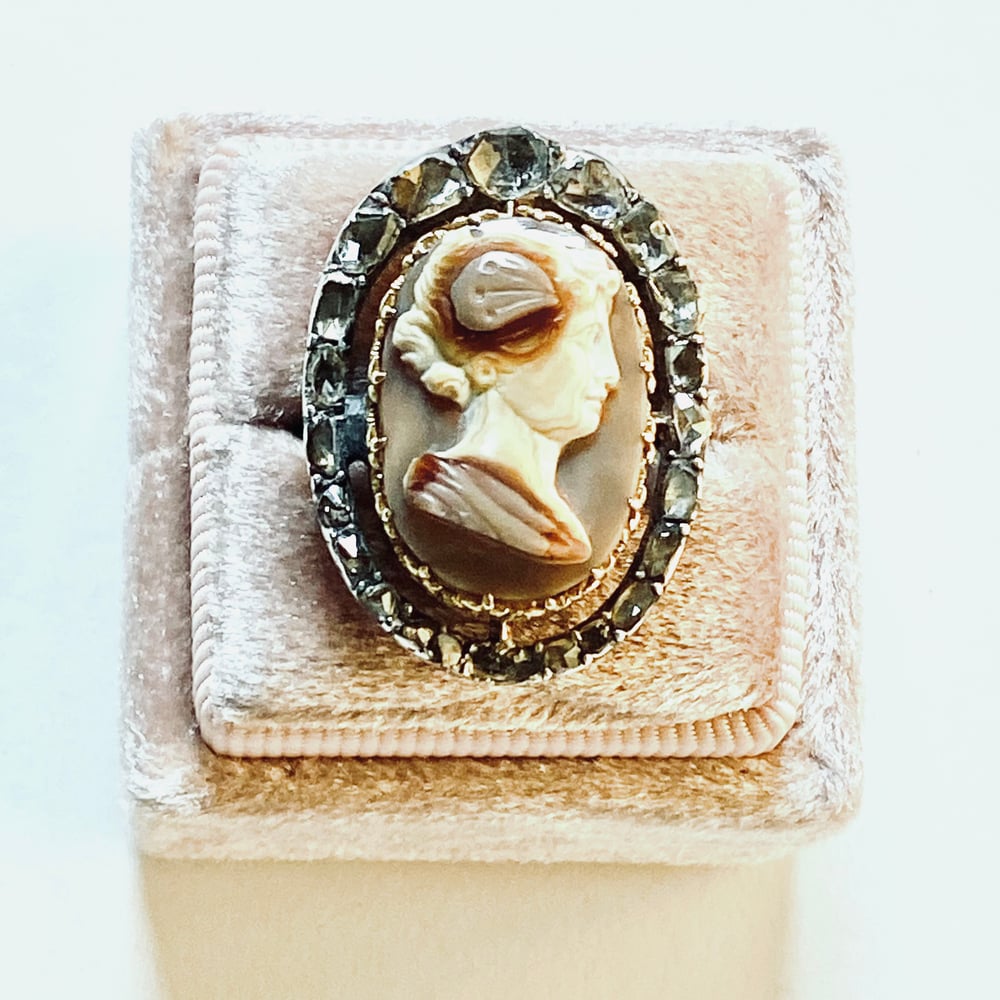 Image of LADY CAMEO RING
