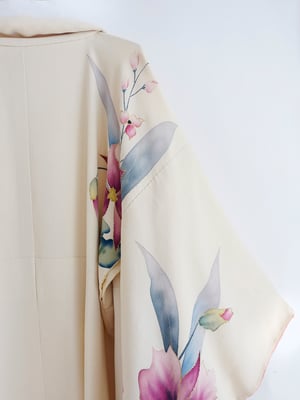 Image of Silkekimono - offwhite med pink liljer