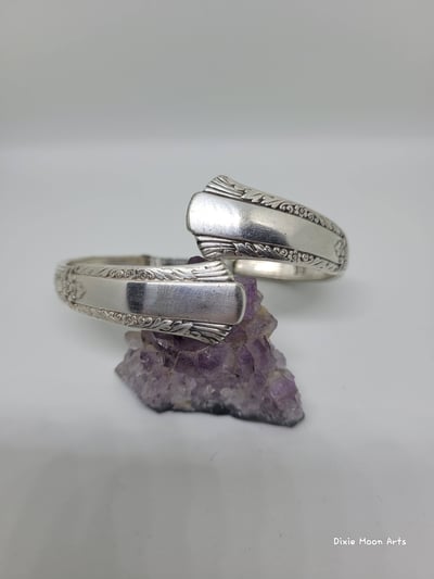 Image of Overlapped Hinged Bracelet