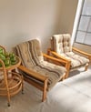 BUTACAS DE MADERA Y TAPICERÍA, AÑOS 60.