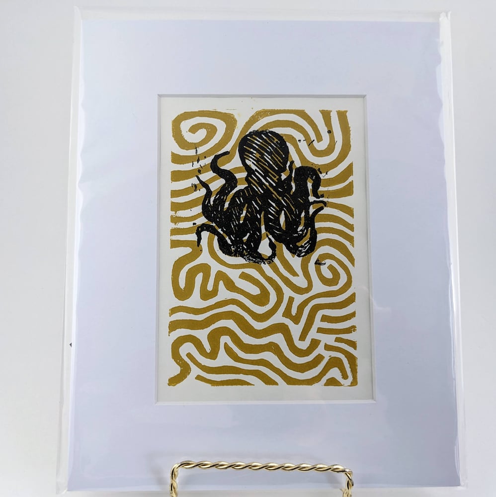 Image of Gold Groovy Octo