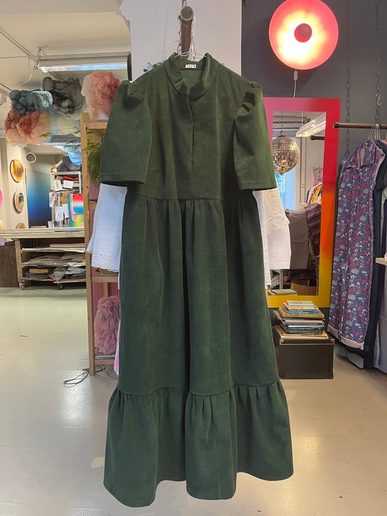 Image of Ella kjole i mørkegrøn fløjl (xs-xxl)