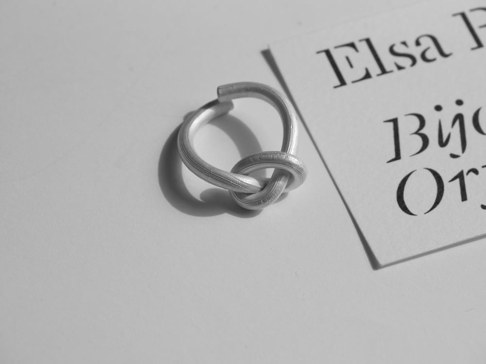 Bague Nouée