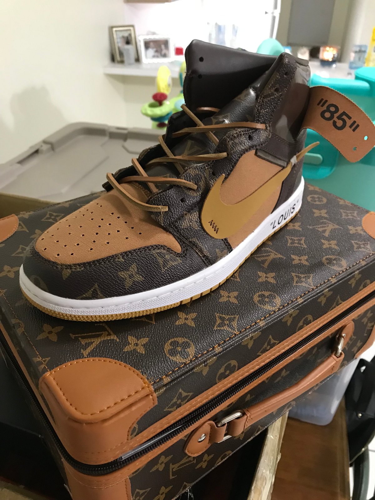 Off white jordan 1 lv best sale