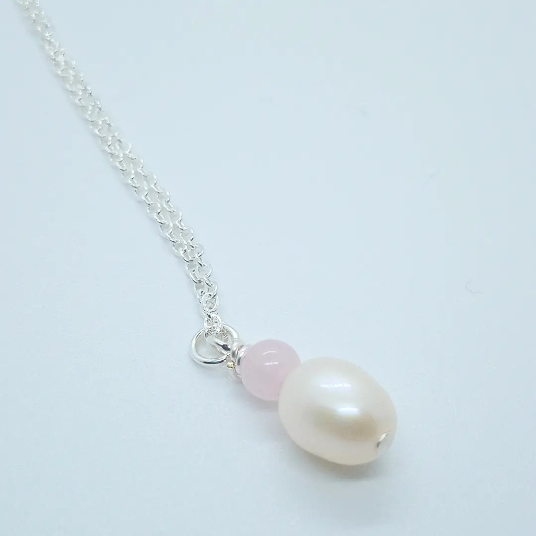 Single pink pearl on sale necklace