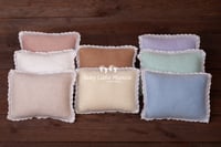 Image 2 of OPHELIA newborn pillow with lace