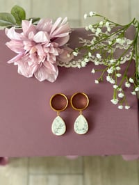 Image 3 of Howlite Teardrop Slices (Gold)