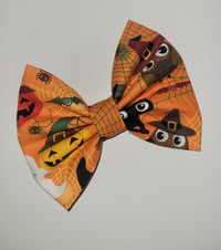 Image 2 of Orange Halloween Bow 🎃👻