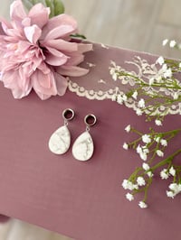 Image 1 of Howlite Teardrop Slices (Silver)