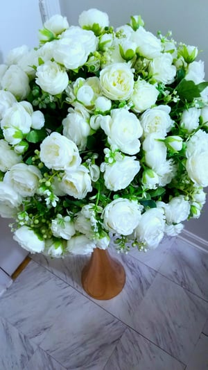 Image of 60 cm green & White artificial flower centerpieces 