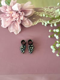 Image 4 of Black Pearl Clusters (Black)