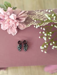 Image 1 of Black Pearl Clusters (Black)