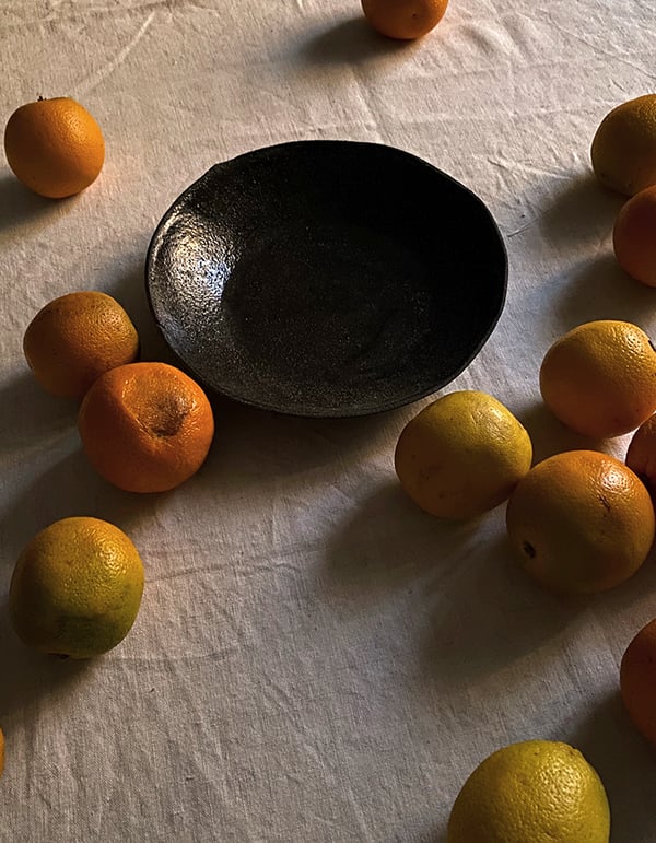 Image of "La Vaisselle" big bowl in black textured stoneware