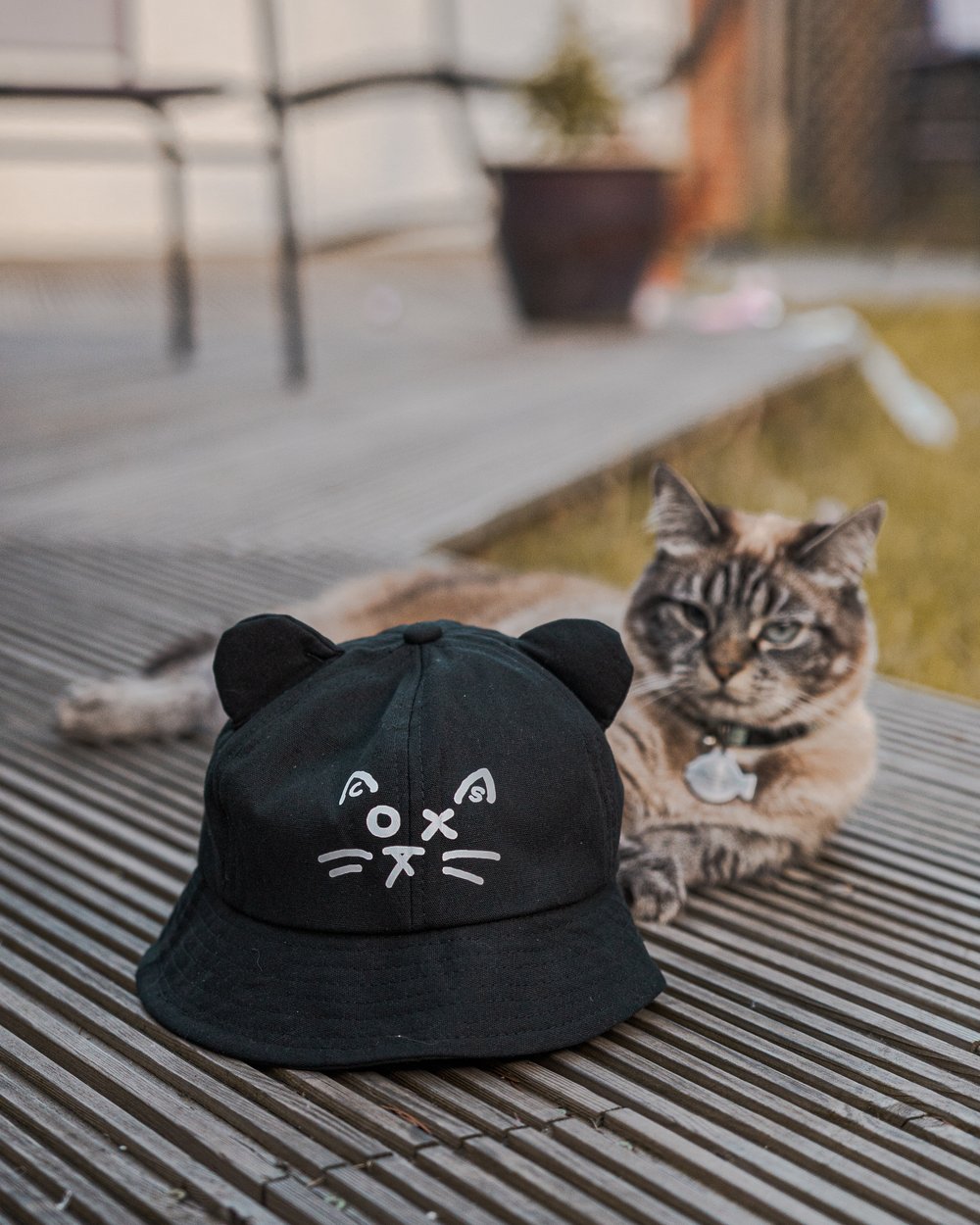 unisex bucket hat // cat logo