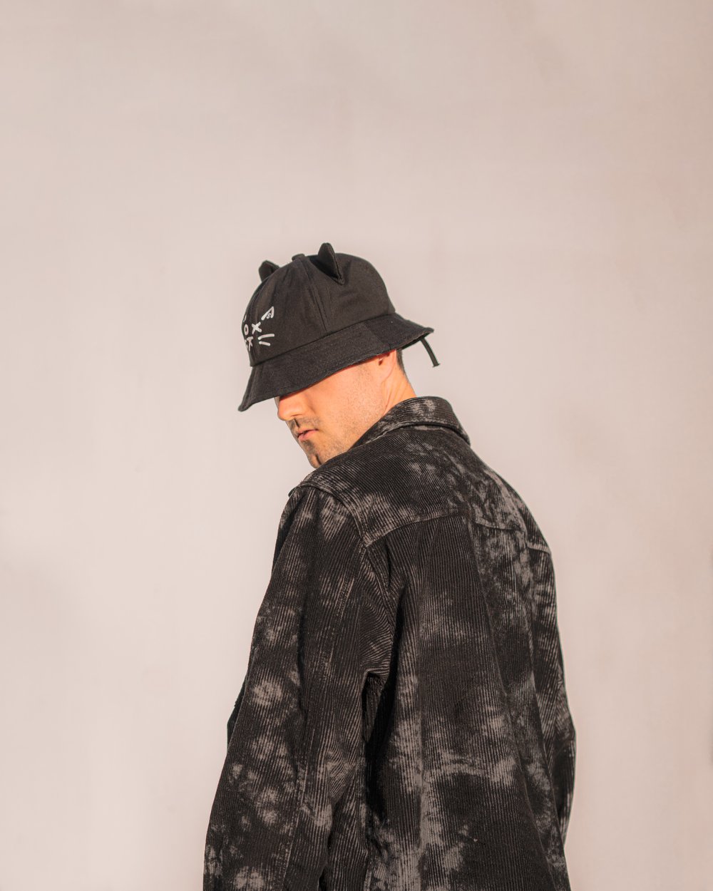 unisex bucket hat // cat logo