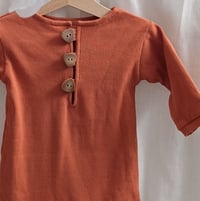 Image 2 of Sitter boys bodysuit Kai  - dusty orange| photo props