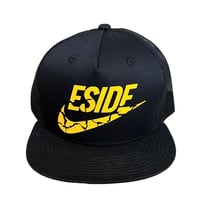 ES SWOOSH SNAPBACK 3D BLACK & YELLOW