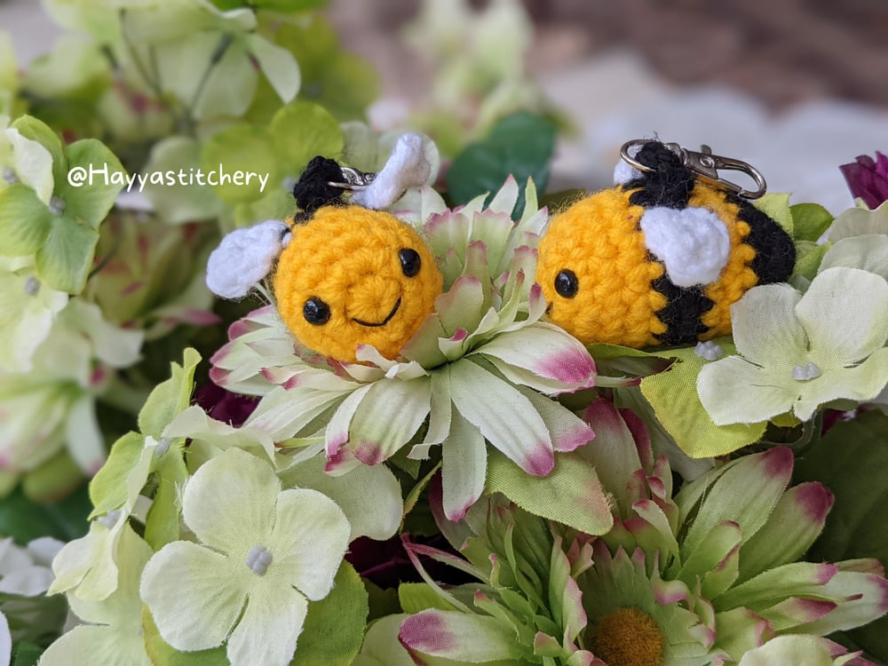 Image of Bee Keychain