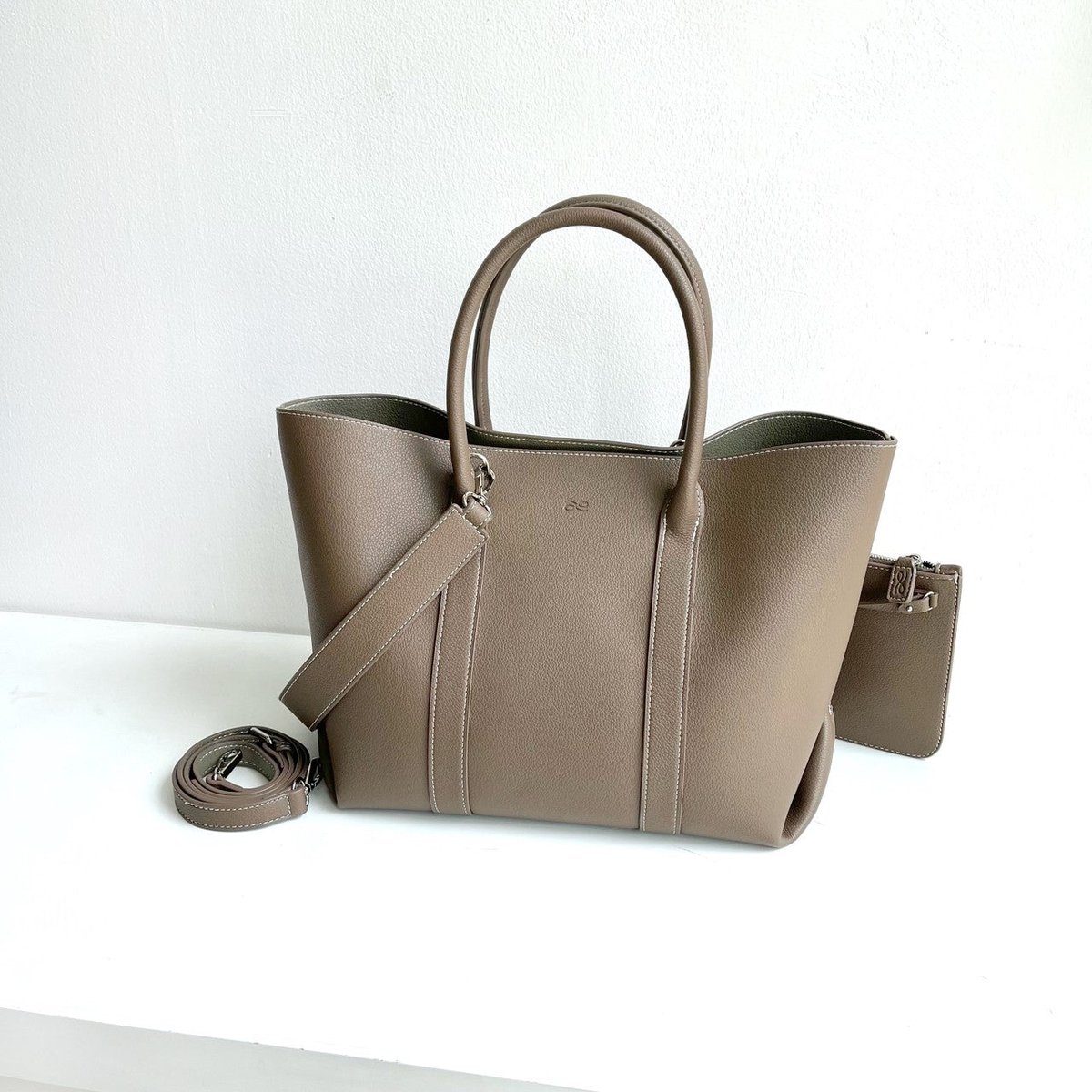 Image of FLIP TOTE PU (TAUPE)