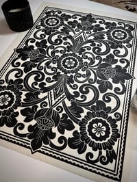 Image 4 of L2 Black on White