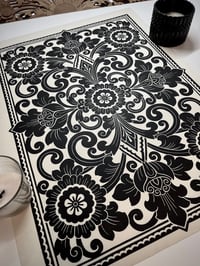 Image 5 of L2 Black on White