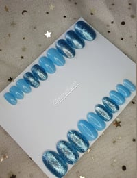 Image 2 of Short Round Blue Glitter Gel Press On Nail Set