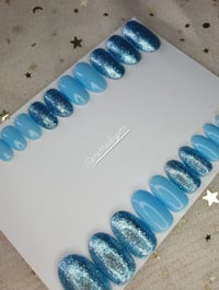 Image 3 of Short Round Blue Glitter Gel Press On Nail Set