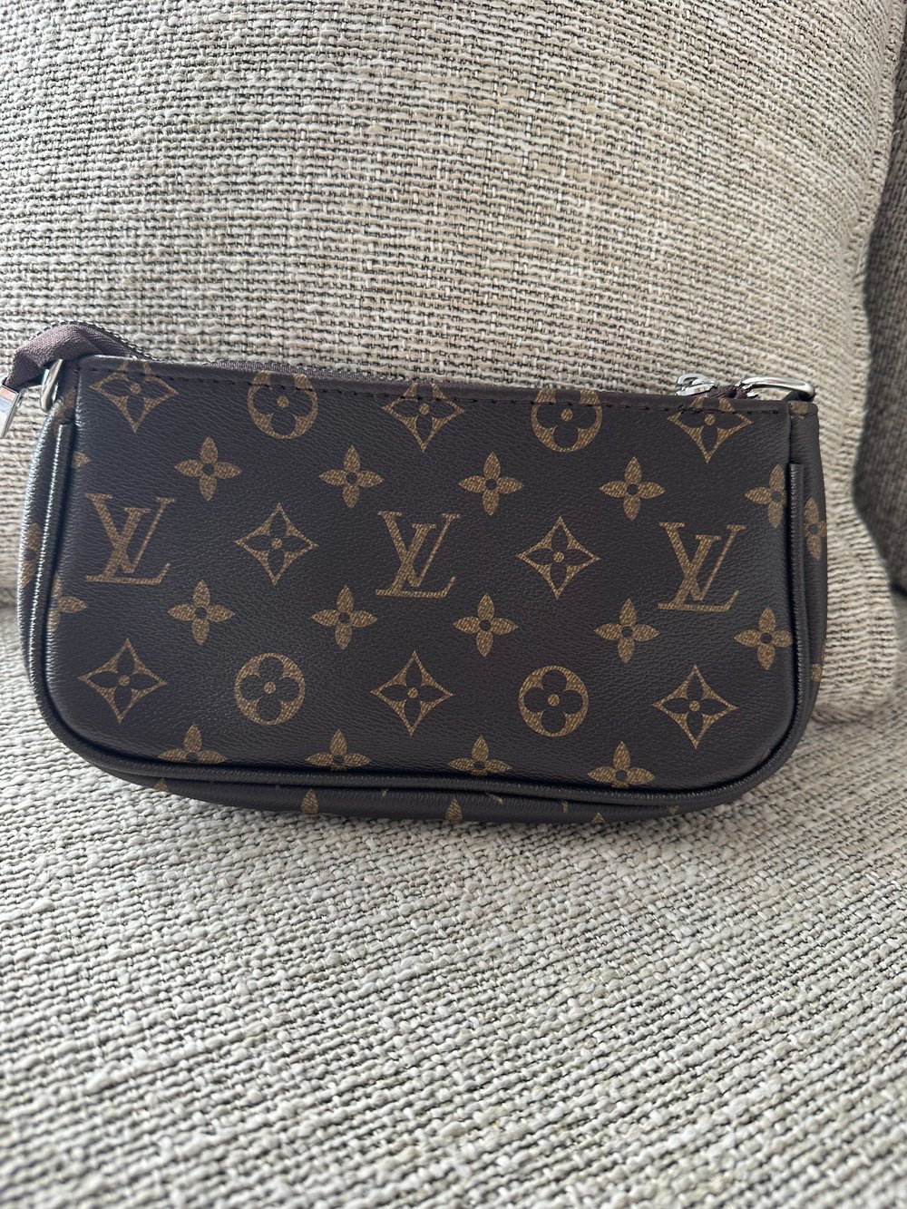 Image of Lv pouch 
