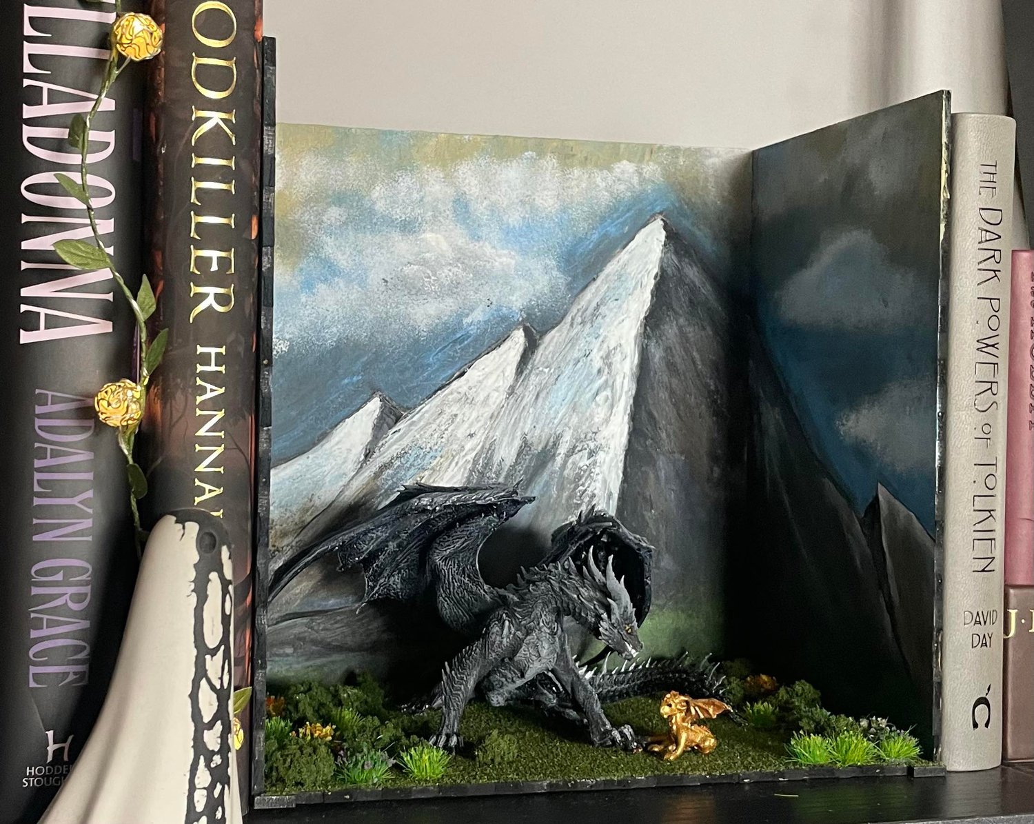 Image of Officially Licensed Fourth Wing Tairn &  Andarna book nook