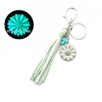 Image 2 of sunflower keyring - glow in the dark