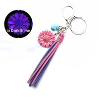 Image 3 of sunflower keyring - glow in the dark