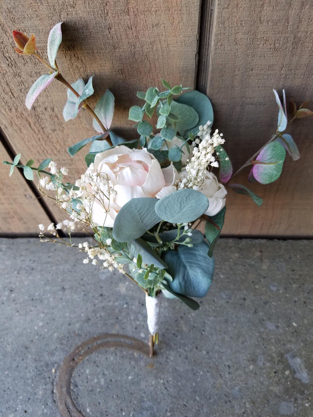 Image of 3 Wood Flowers in a Small Bouquet