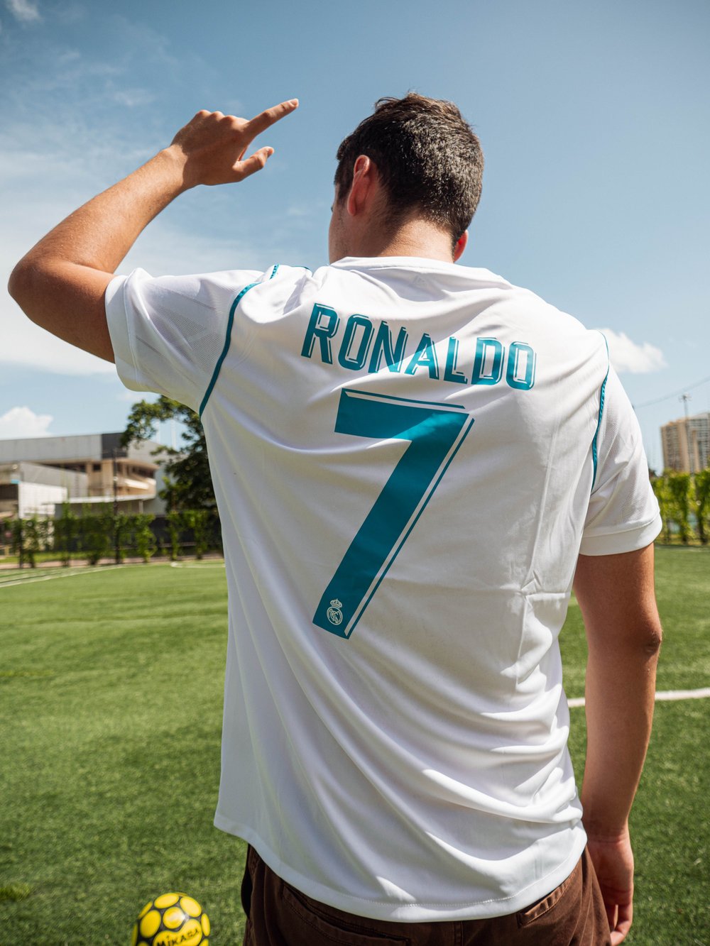 REAL MADRID 2017/2018 RETRO HOME KIT