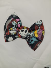 Image 3 of Jack Skelington Bow (3)