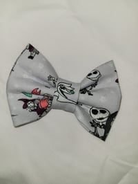 Image 2 of Jack Skelington bow (2)