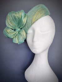 Image 2 of 'Charis' in spearmint and gold