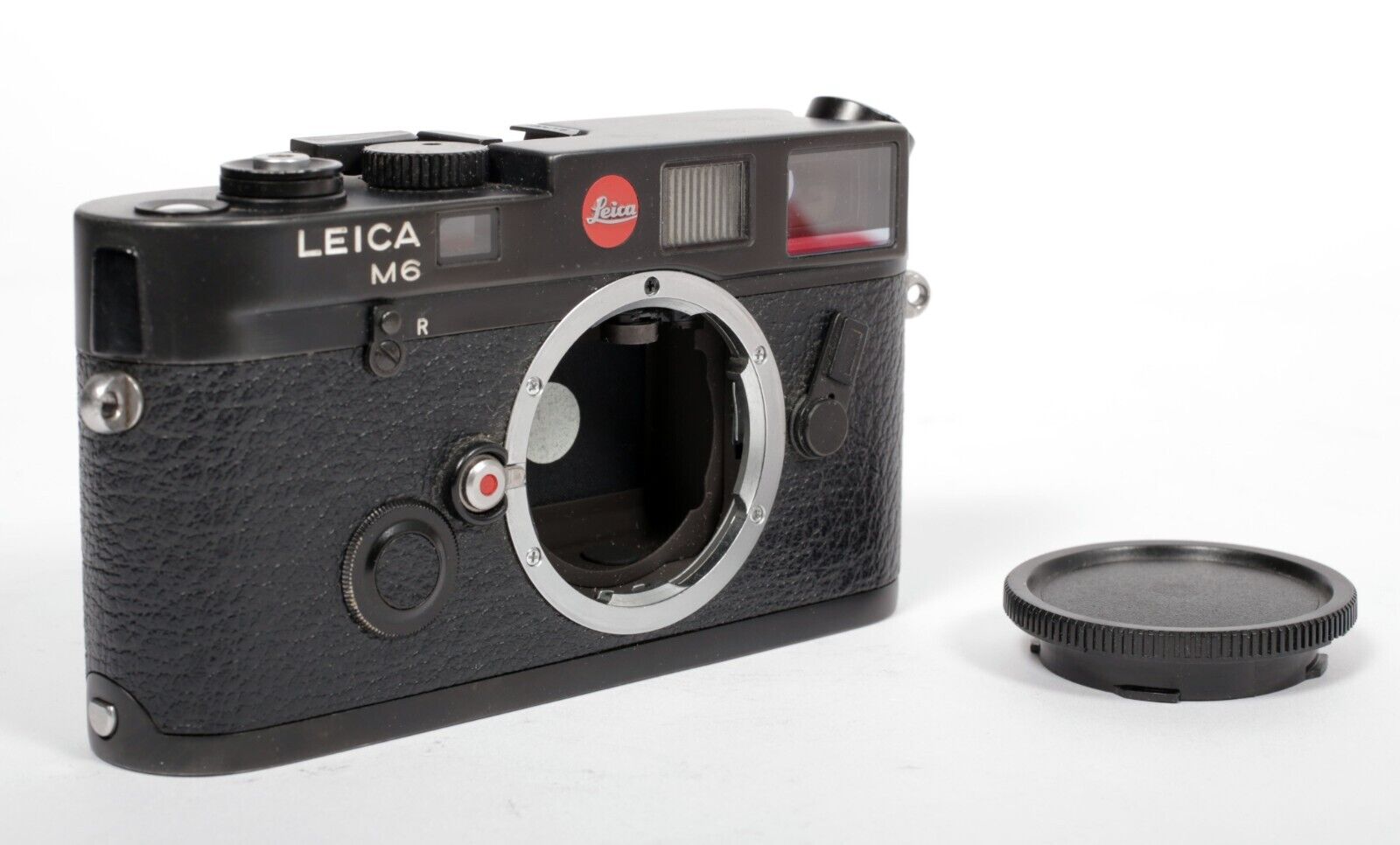 The Leica M6: An Icon of 35mm Analog Rangefinder Cameras