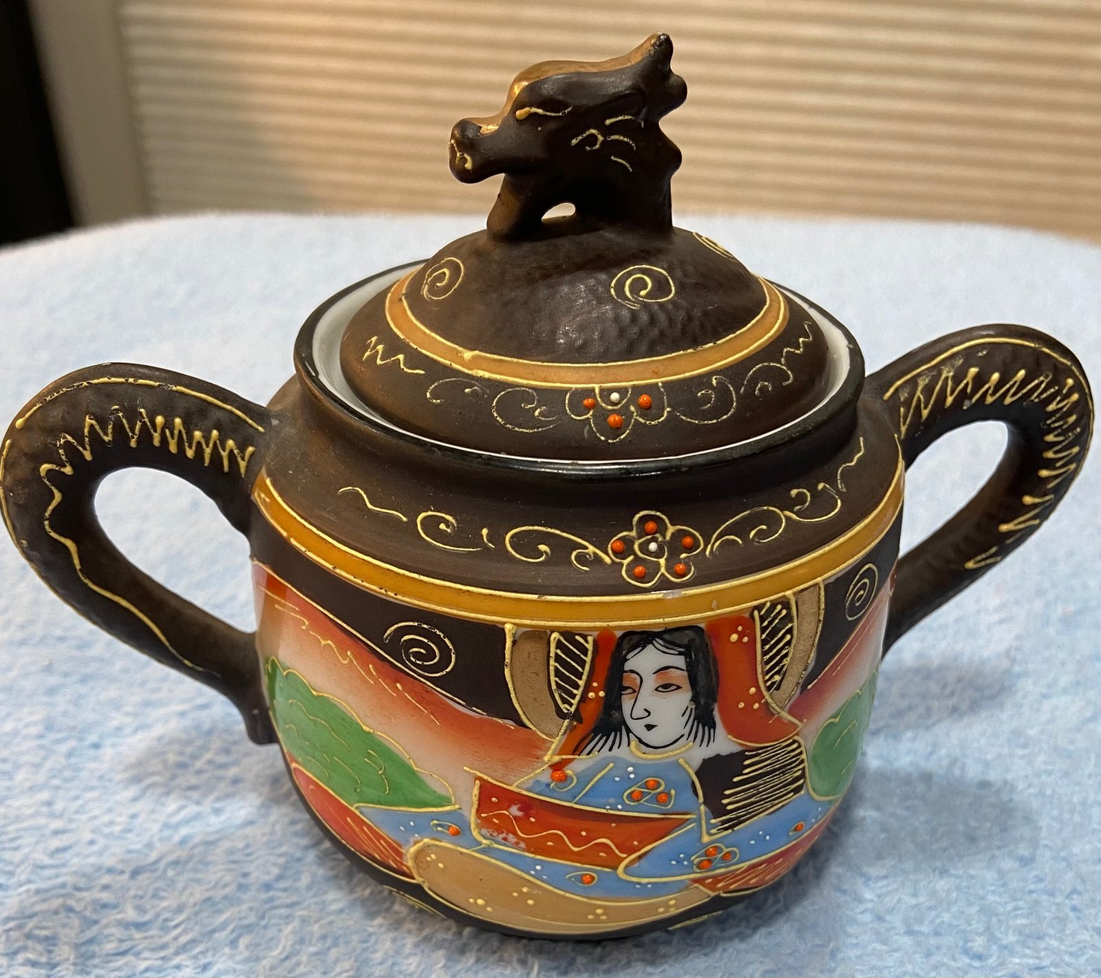 Vintage Japanese Dragonware Tea Caddy top