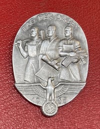Image 1 of Inter-War (Nazi Germany) 1935 Nazi Tag Der Arbeit (Labor Day) Commemorative Badge - Original Issue