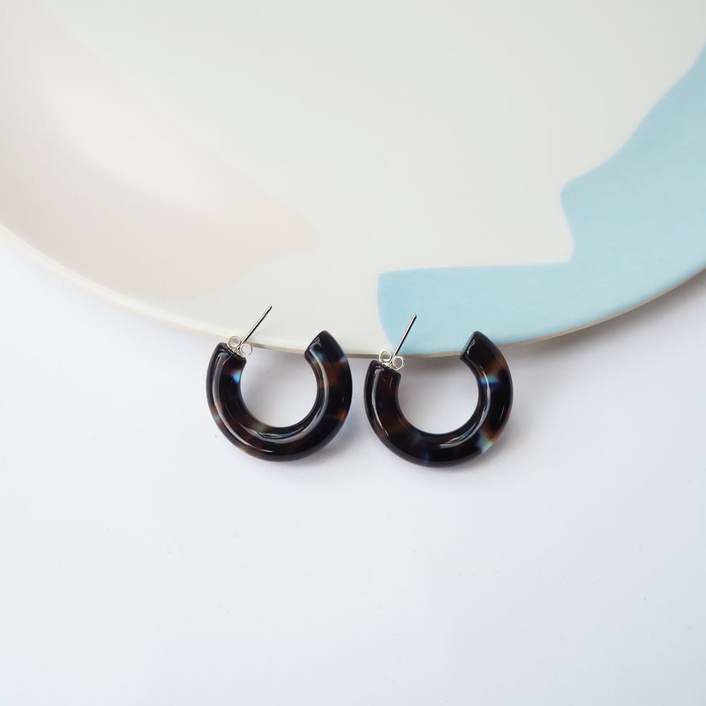Image of *NEW* Coral Round Hoop Earrings