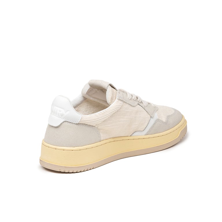 Image of AUTRY MEDALIST LOW SNEAKERS RIBBED VELVET SUEDE IVORY WHITE