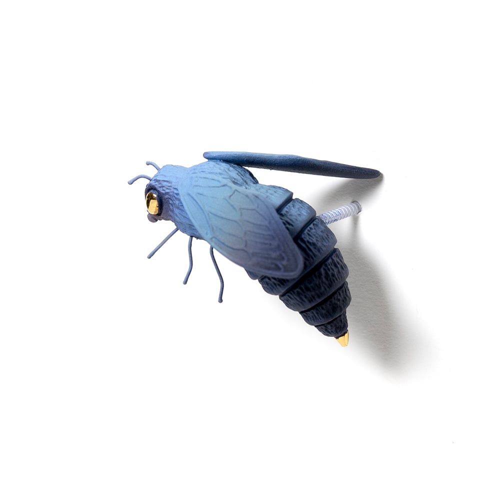 Image of Bee (blue) by Calvin Ma X Erika Sanada