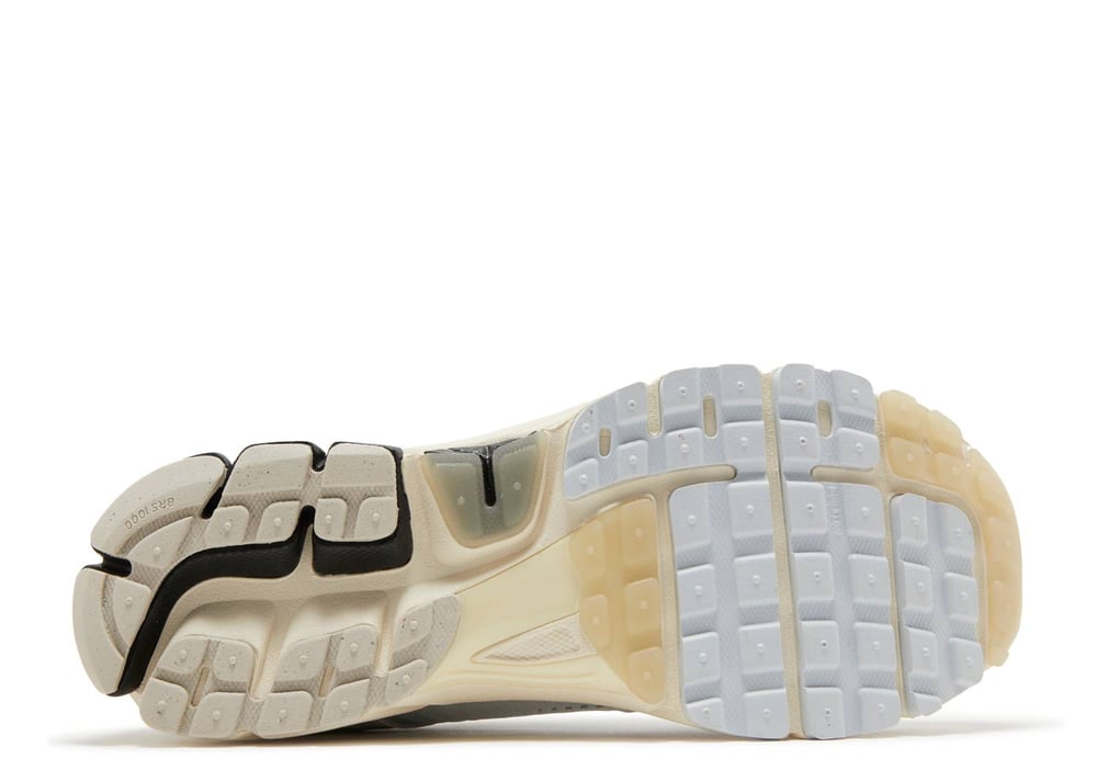 NIKE AIR ZOOM VOMERO 5 ‘SUPERSONIC’