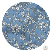 Popeline de coton bleue à fleurs 