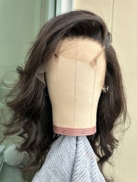 Image 1 of *BRAND NEW*REGULAR PRE-PLUCKED WIG BRAND NEW (KISSLILY)