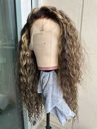 Image 1 of 13X6 PREHIGHTED BALAYAGE WIG (LIKE NEW) (KNOTS ARE OVER BLEACHED)