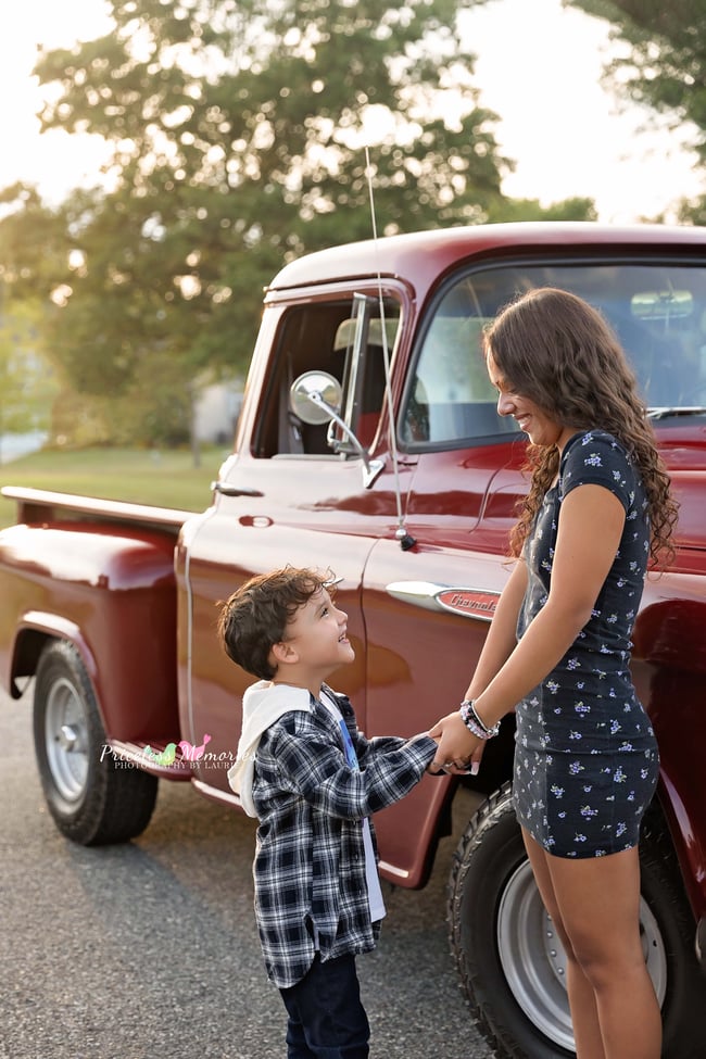 12/2/23 Holiday Vintage Red Truck (Deposit) 
