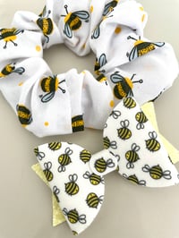 Image 1 of Bee amazing